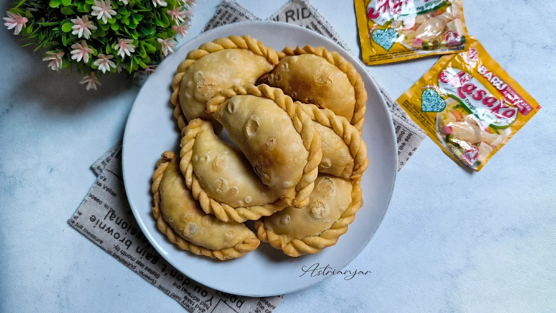 Pastel Isi Ayam Sayur 