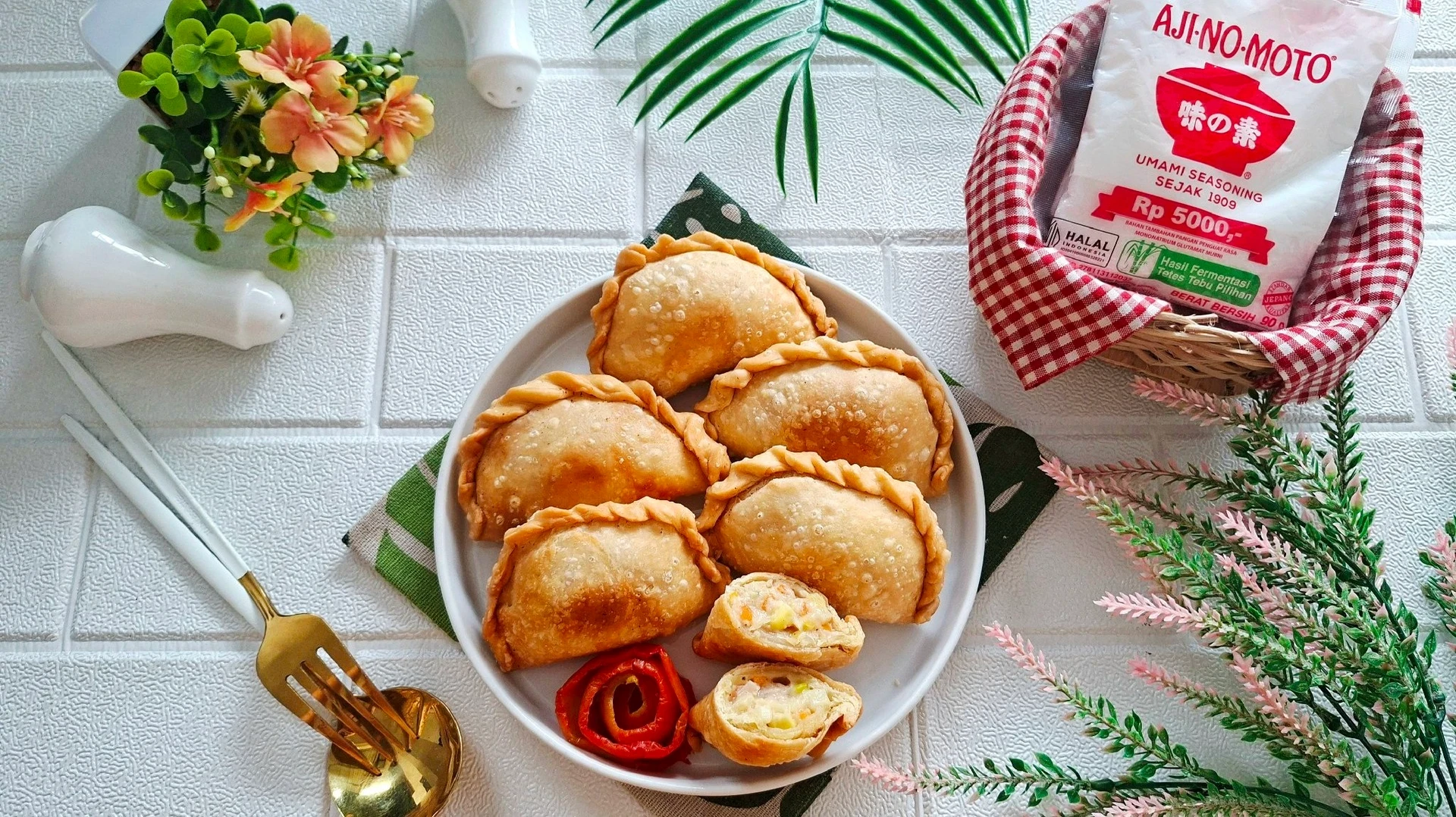 Pastel Ragout Ayam Sayur ala Ajinomoto