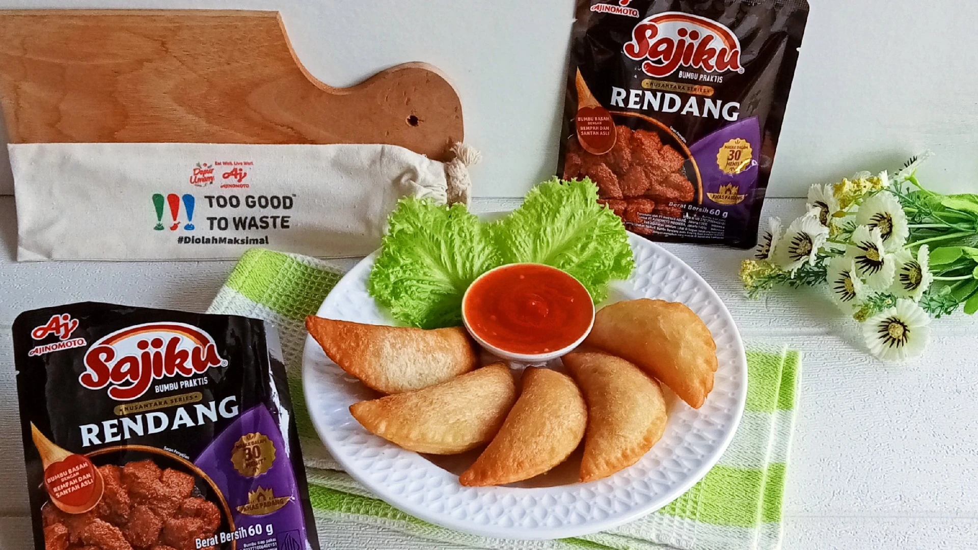 Pastel Roti Isi Ayam Rendang. 