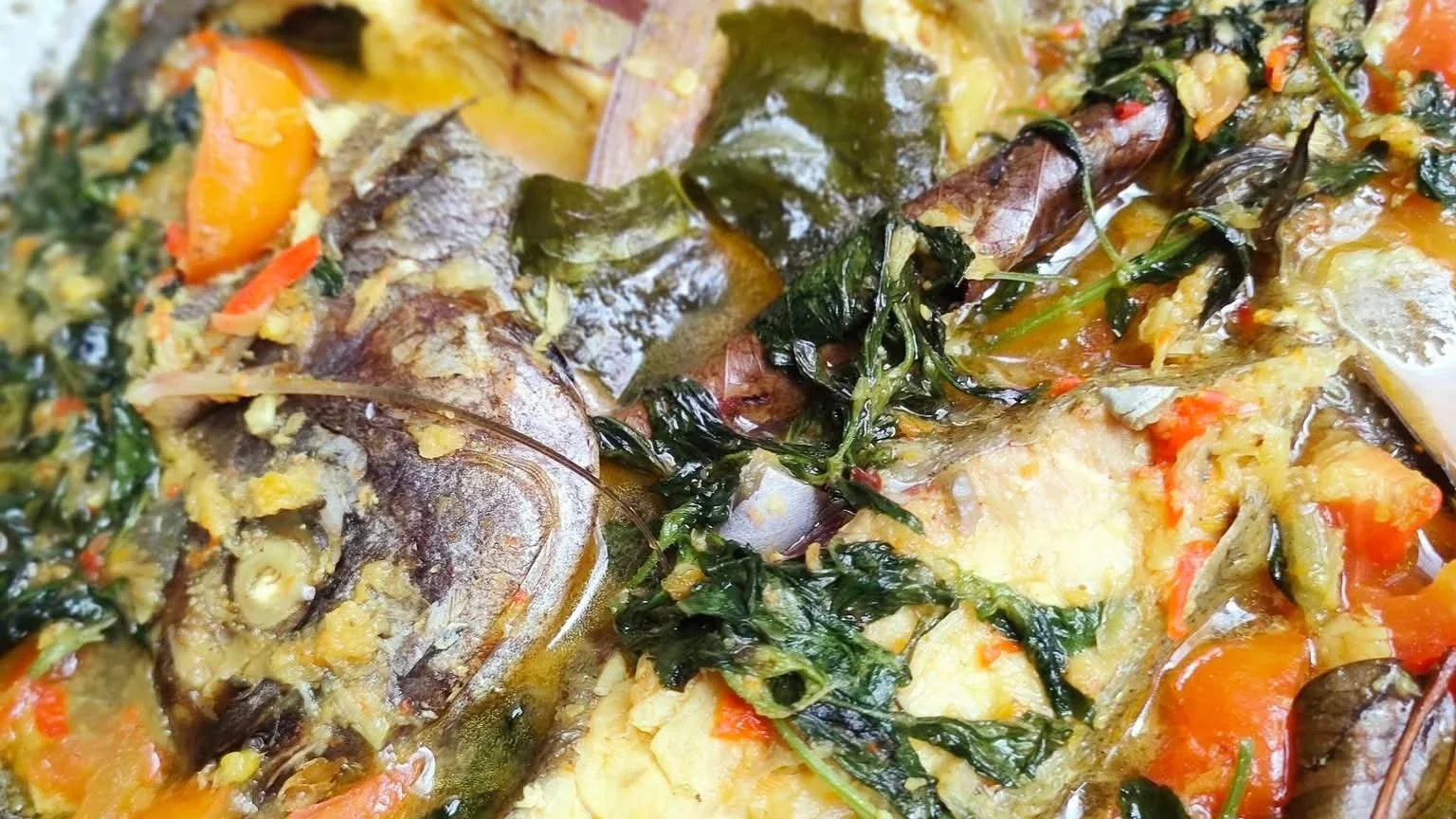 pecak ikan bawal laut