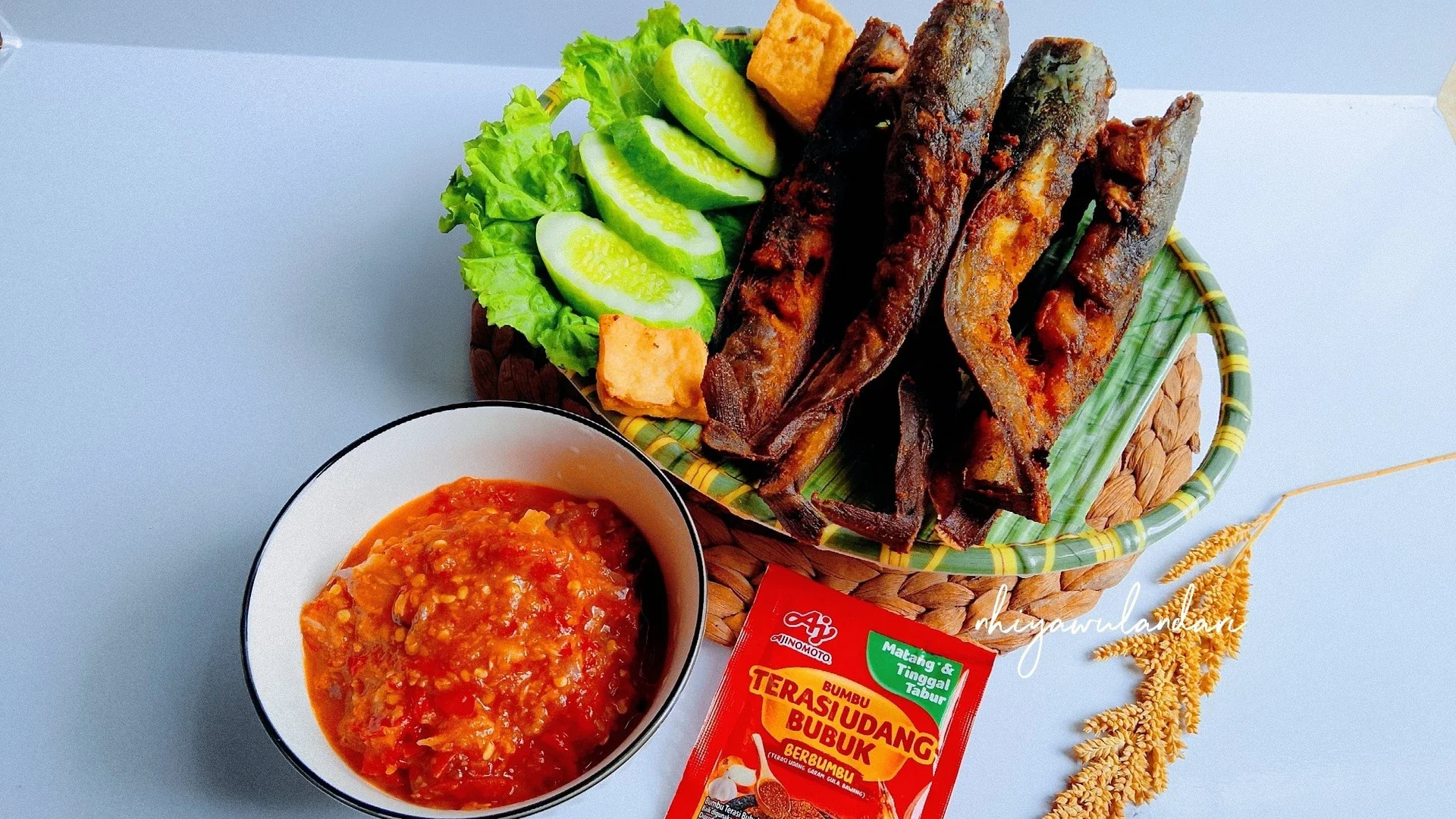 Pecel lele sambal terasi ala Ajinomoto 