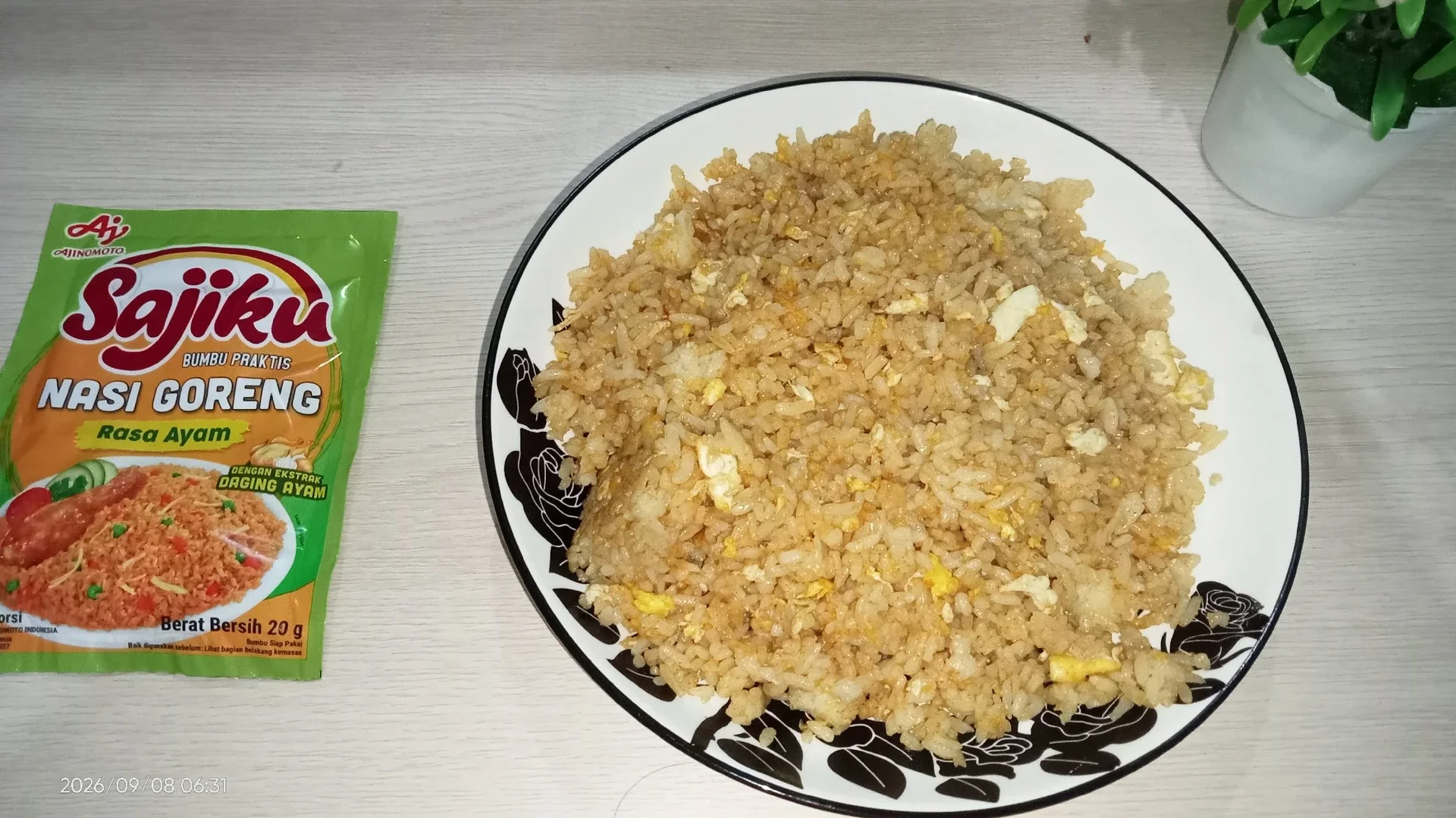 Recook Nasi Goreng SAJIKU Telur Ceplok
