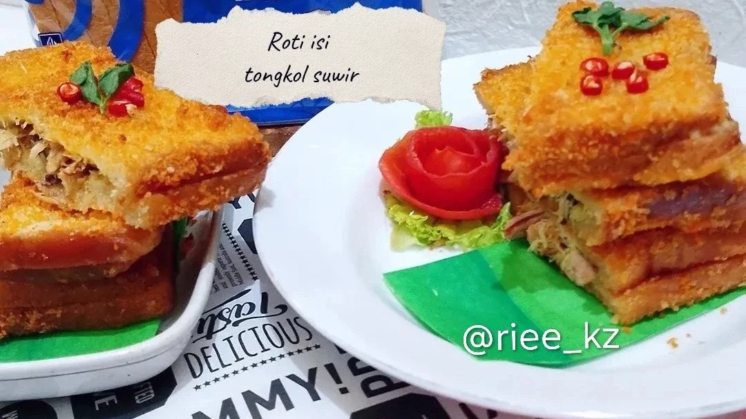 Roti isi tongkol suwir 