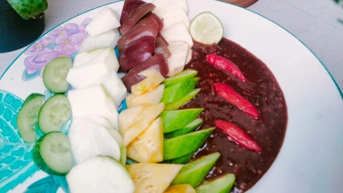 RUJAK BUAH SAMBAL TERASI