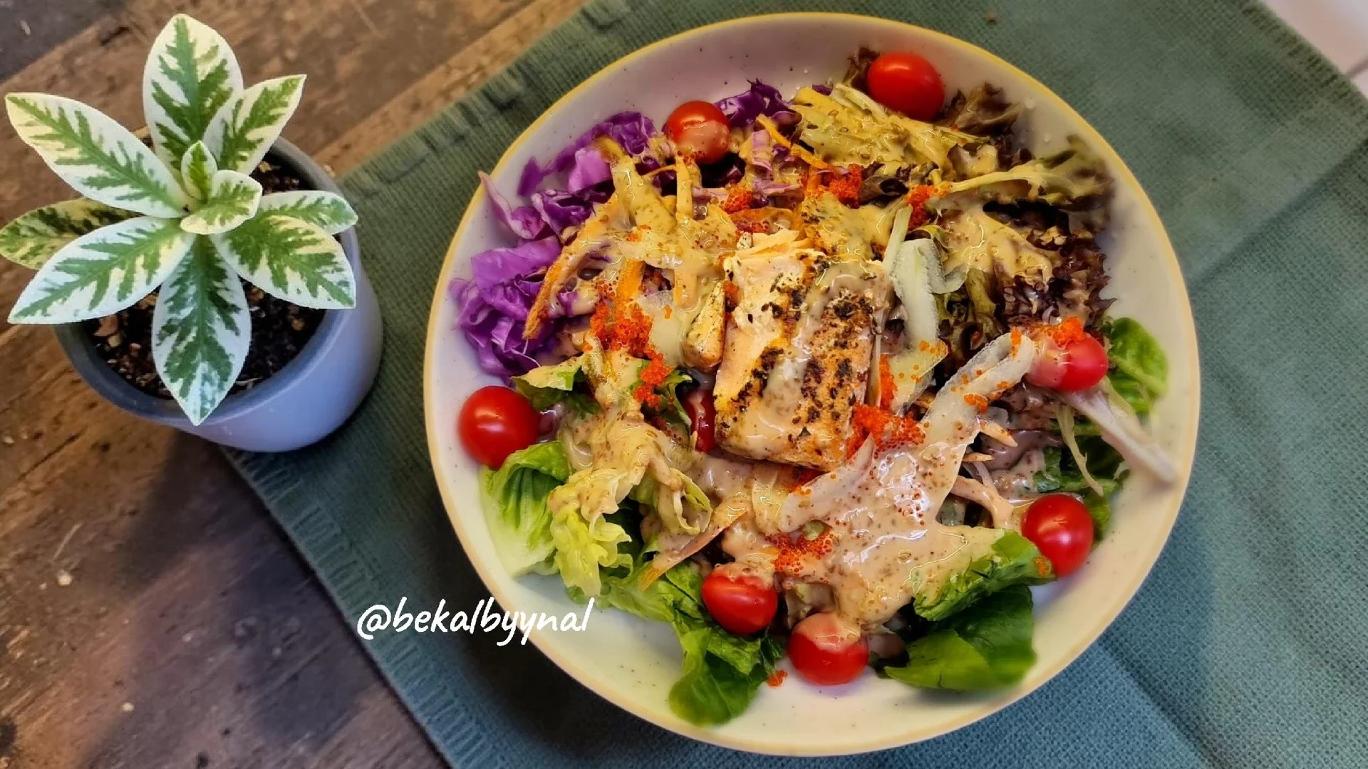 Salad Sayur Dori Grill Mayumi Wijen