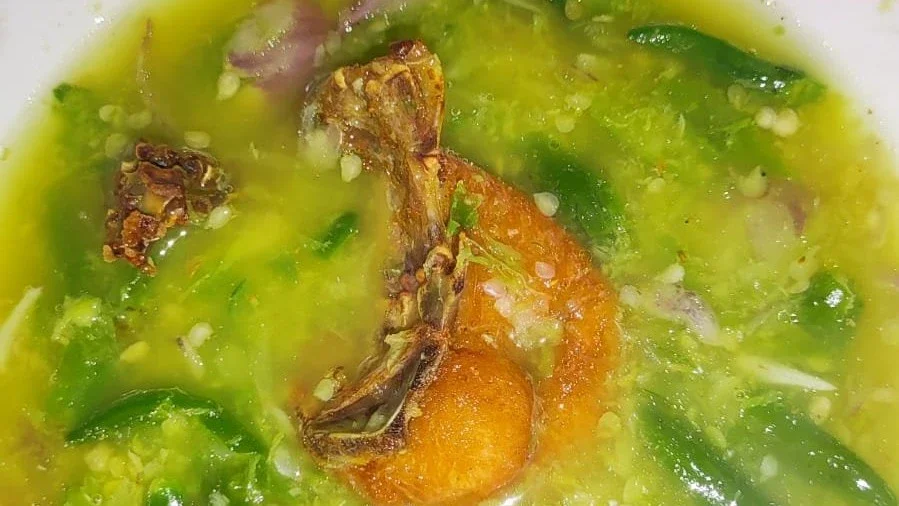 Sambal "NYUBAR" khas Betawi + ( ayam goreng)