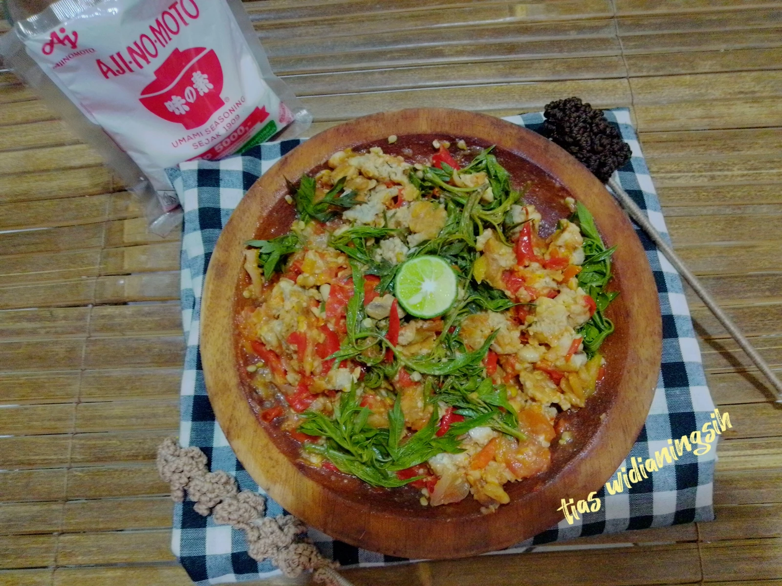 Sambel penyet tempe daun kenikir