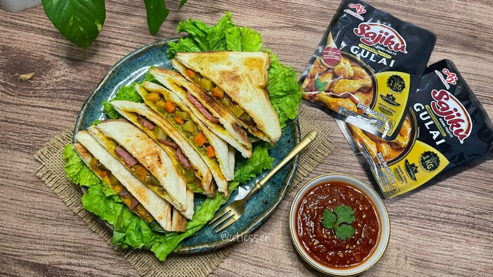 Sandwich Gulai Smoke Beef