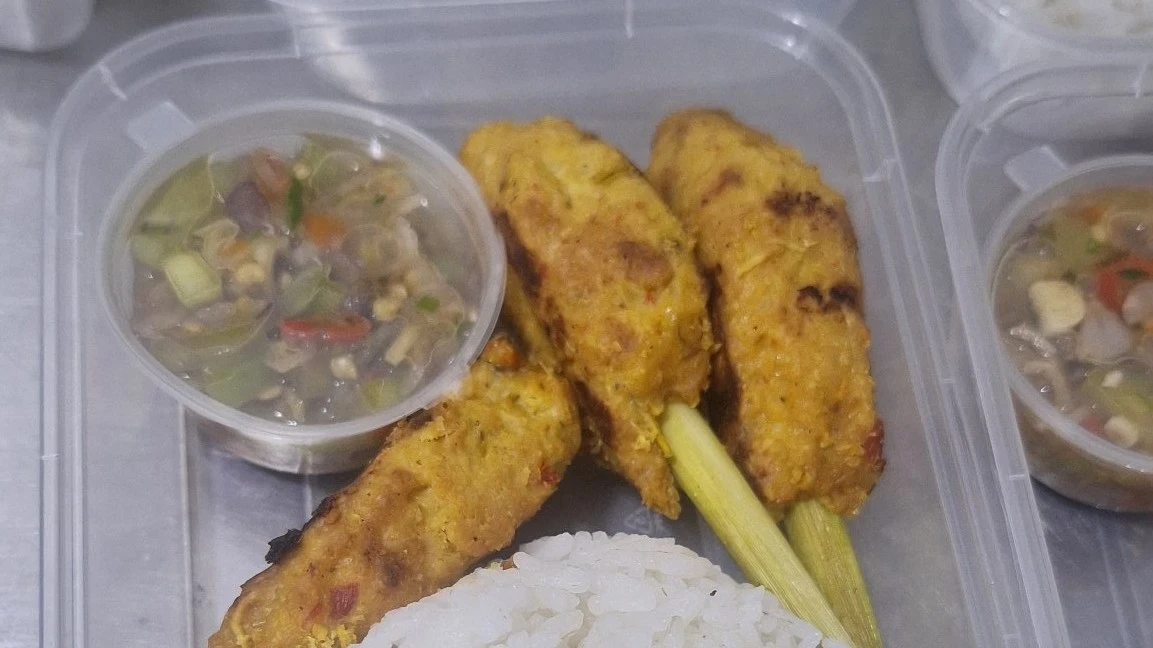 Sate Lilit Ayam dan Sambal Matah 