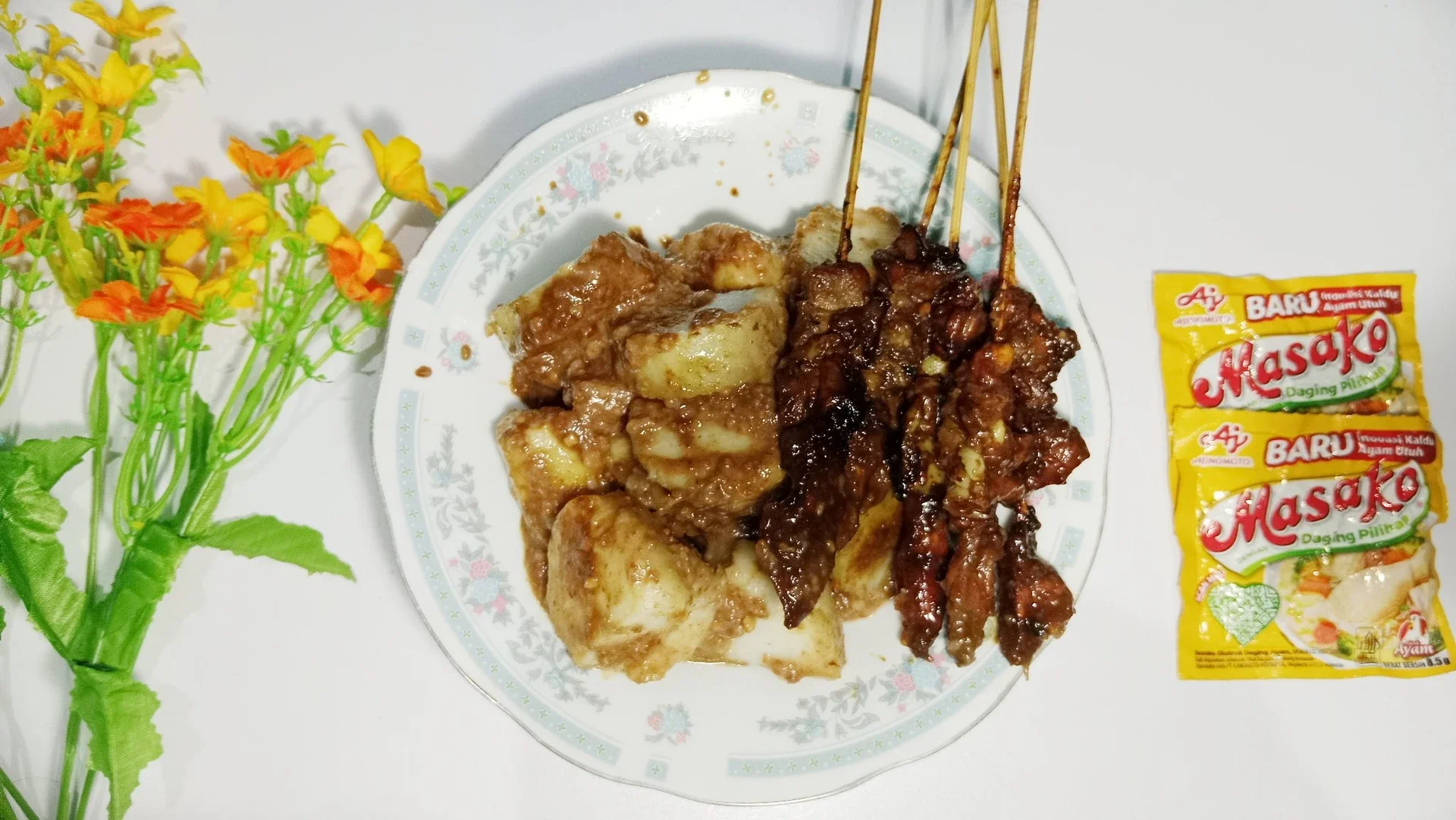 Sate Lontong Bumbu Kacang