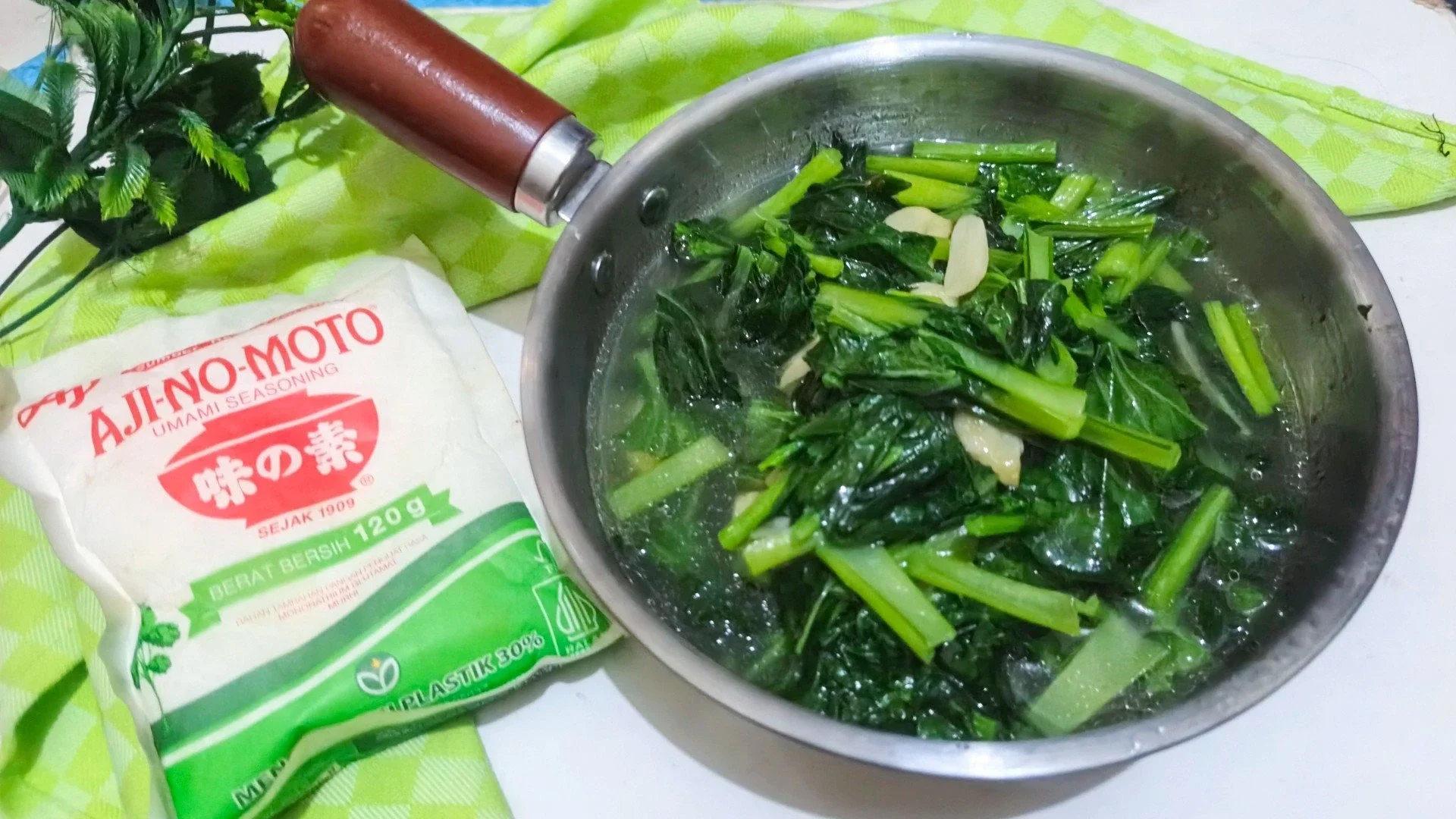 Sawi hijau bawang putih 