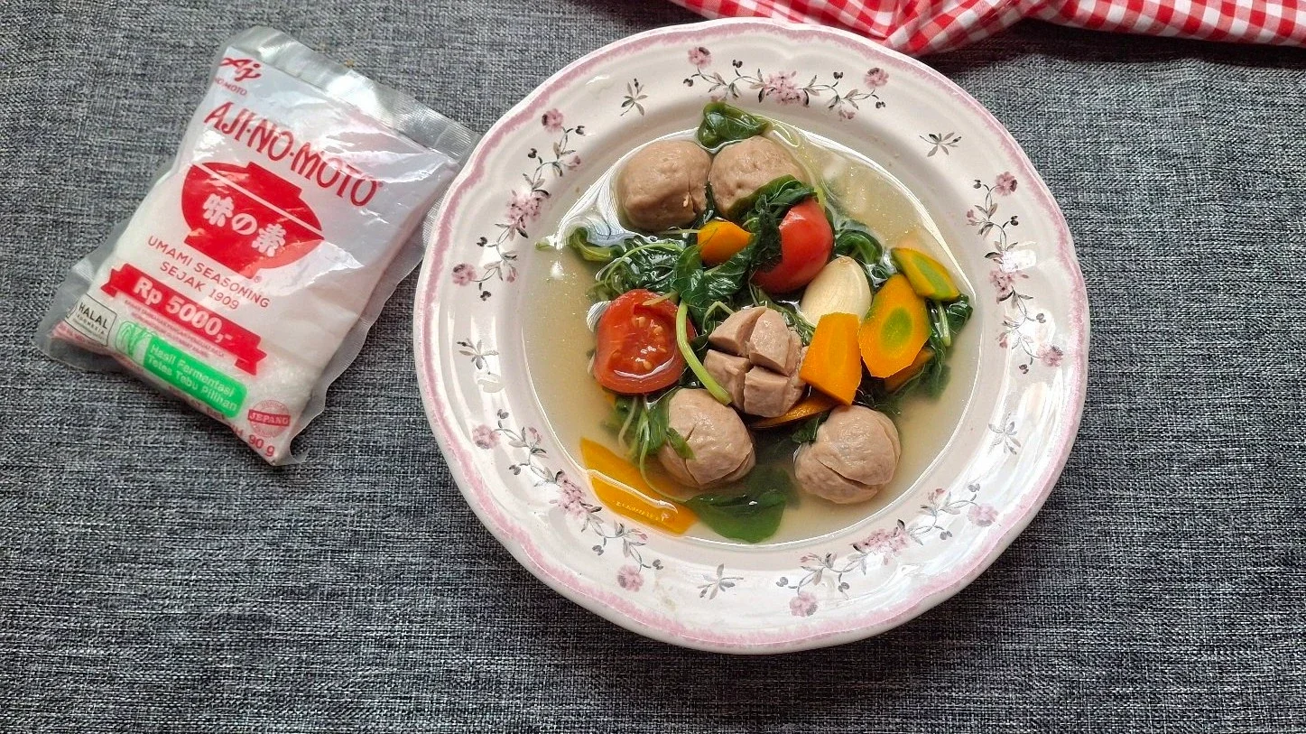 Sayur Bayam Bakso ala Ajinomoto
