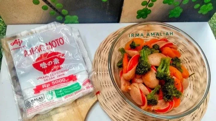 SOSIS BROKOLI SAUS MENTEGA 