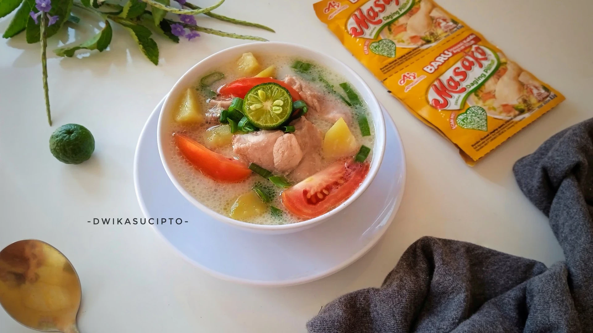 SOTO TULANGAN AYAM BETAWI KUAH SUSU 