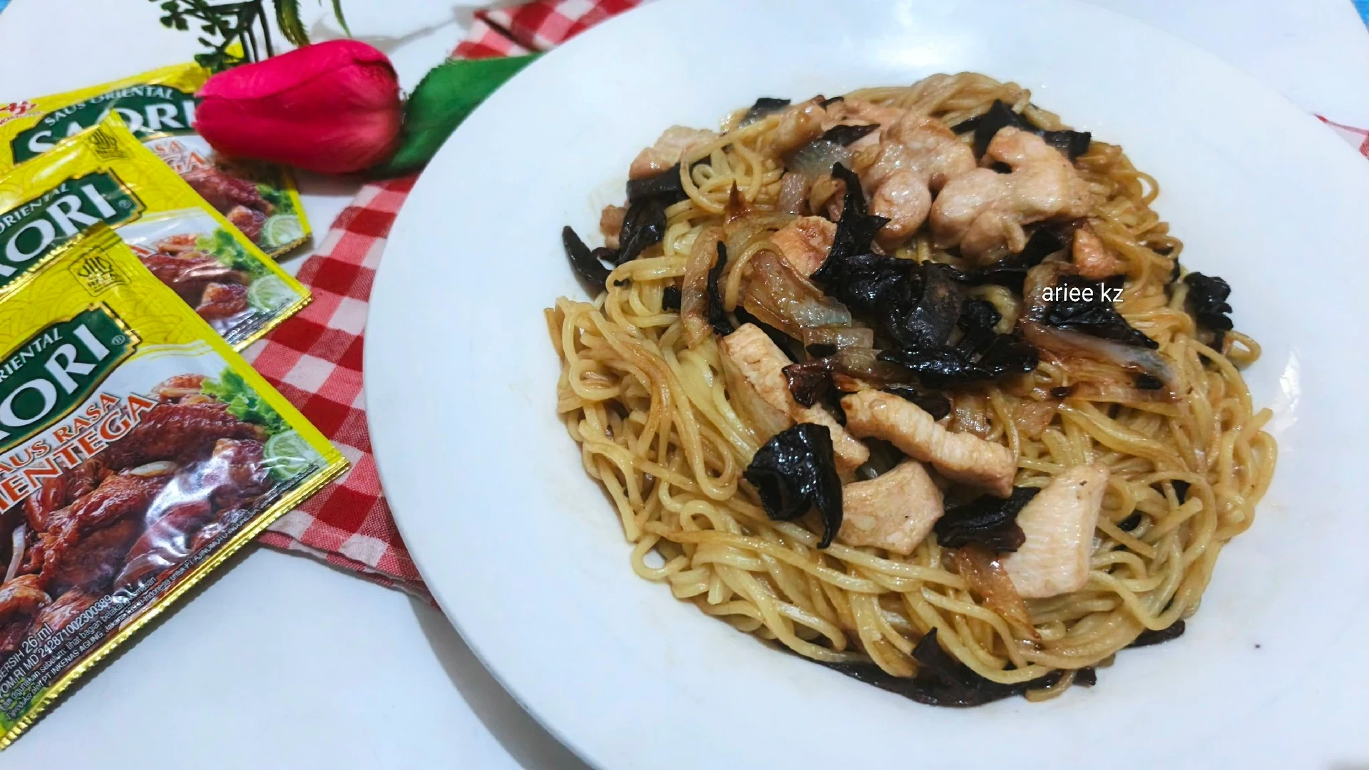 Spaghetti ayam jamur saus mentega 