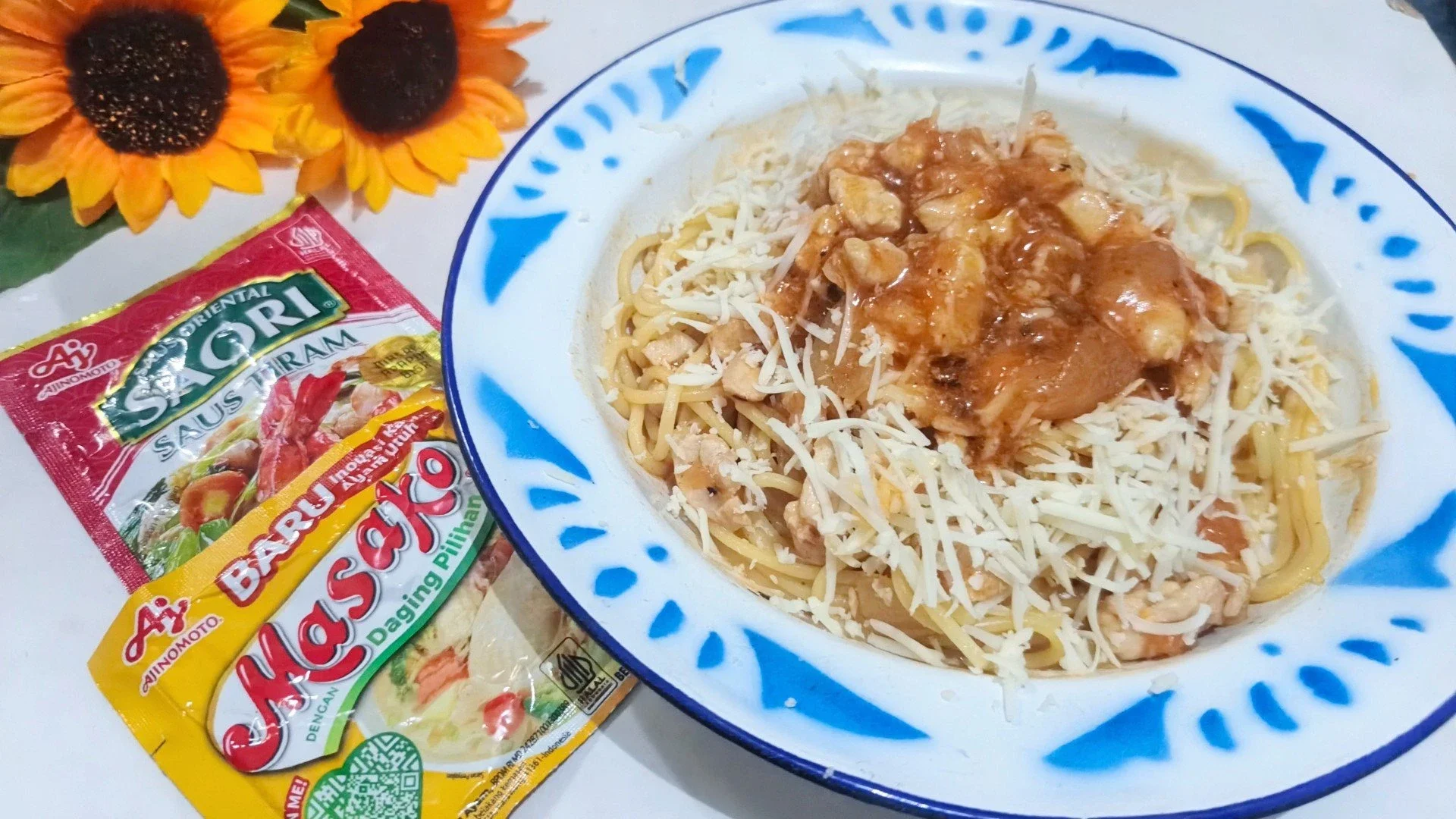 Spaghetti saus ayam ala saori 