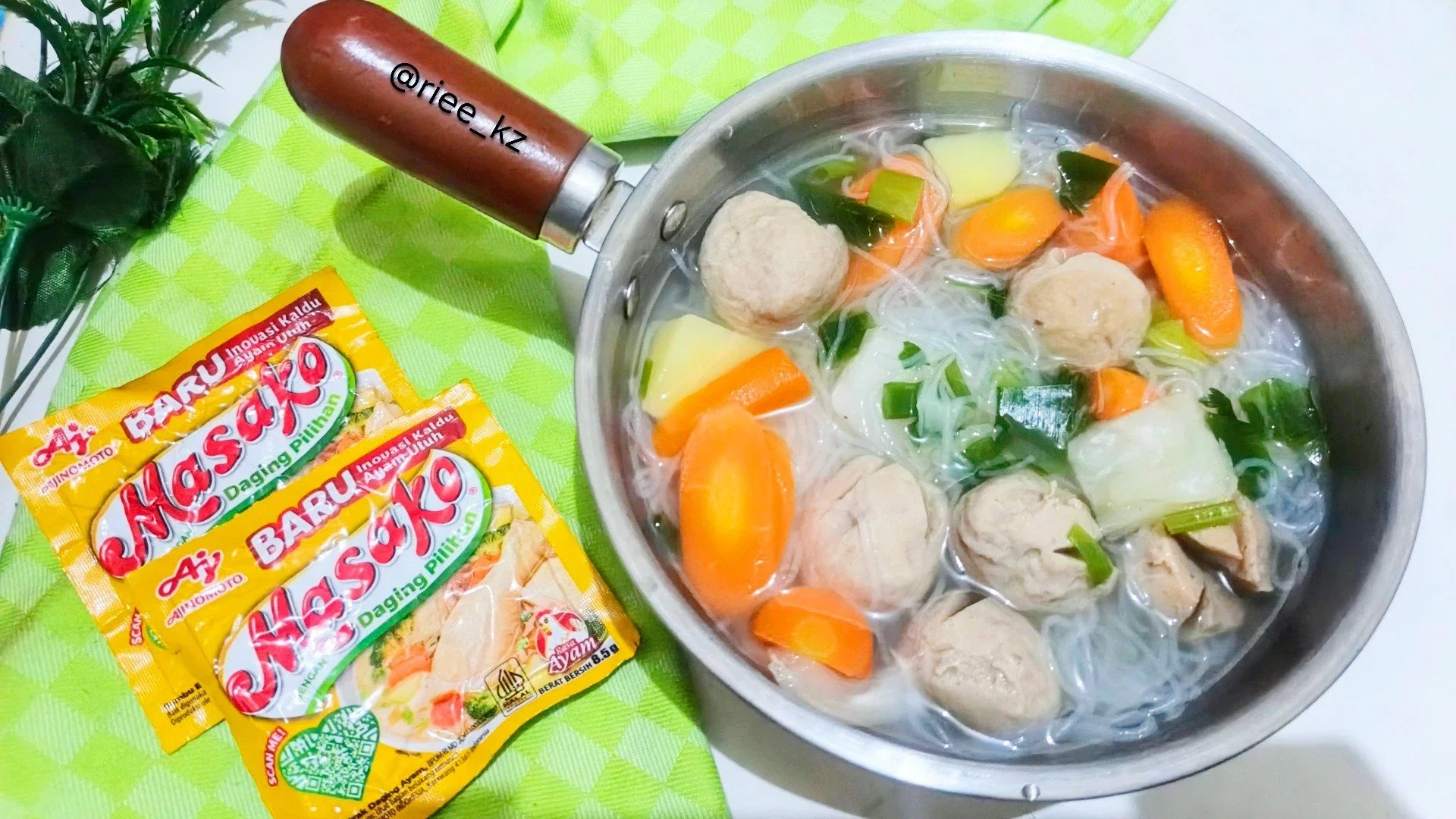 Sup bakso bihun ala masako