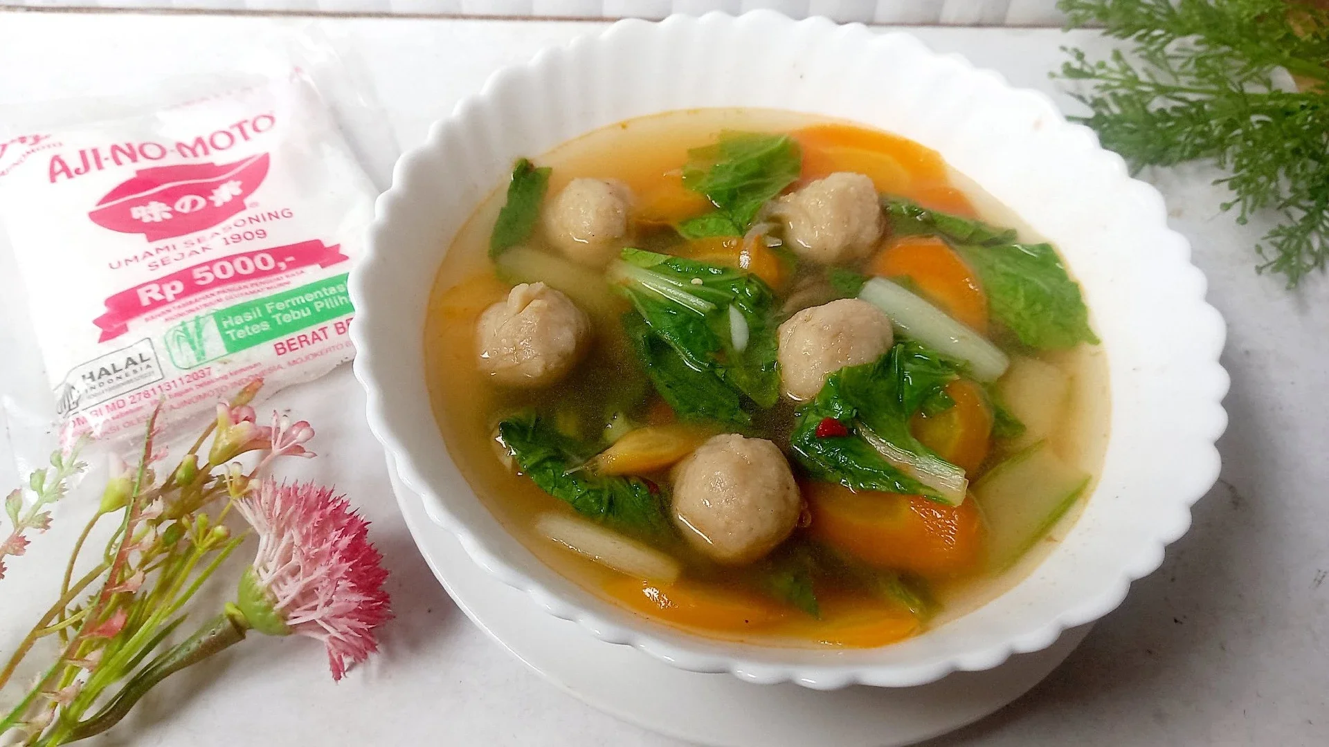 Sup bakso wortel sawi