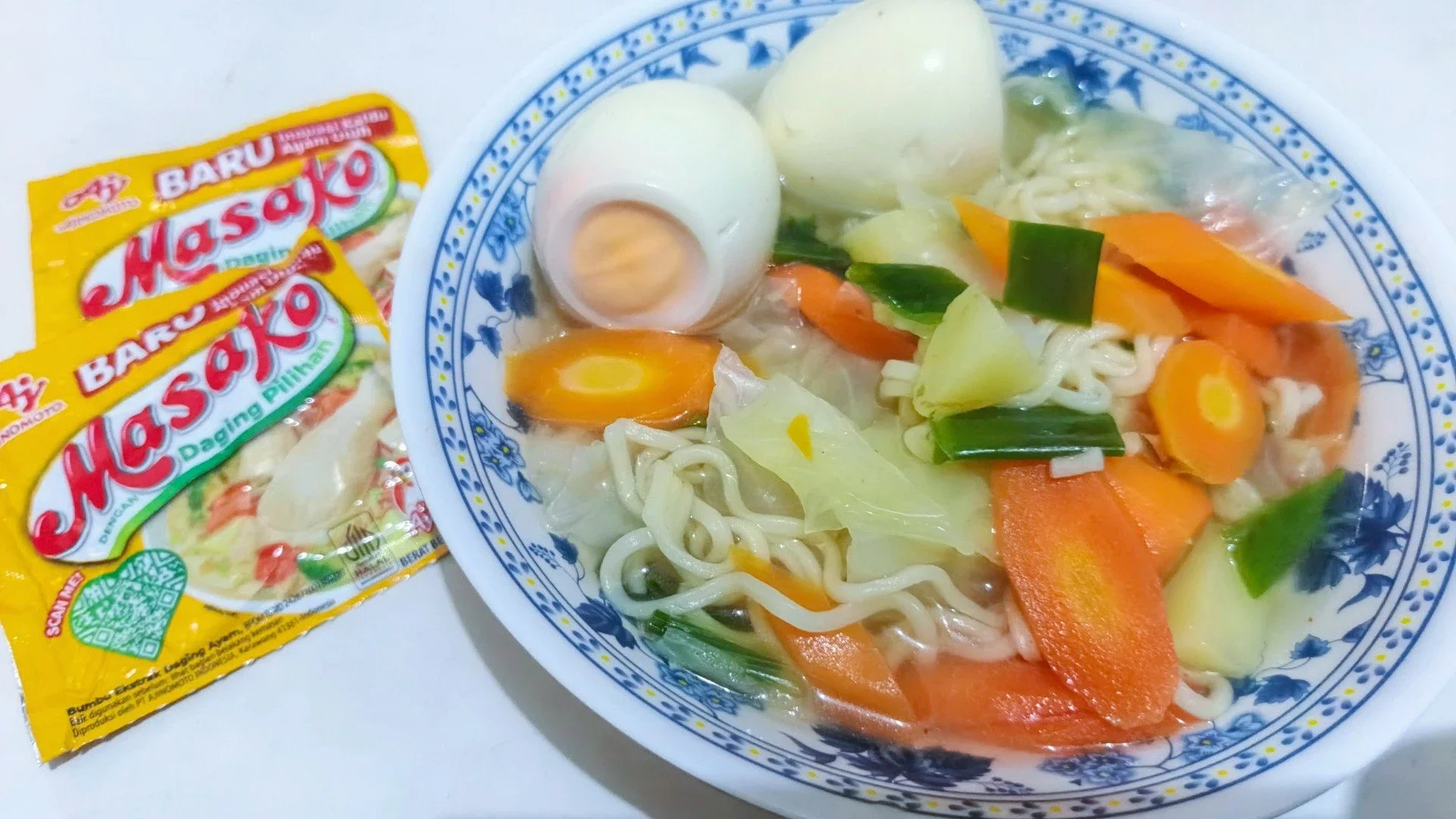 Sup mie telur rebus 