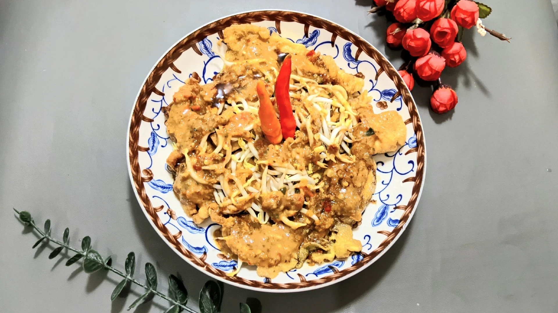 Tahu Telur Bumbu Kacang Pedas