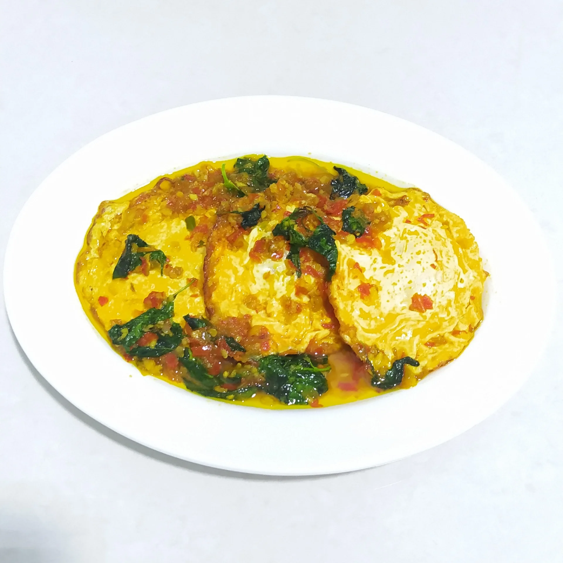 Telur Ceplok Kuah Kuning Kemangi