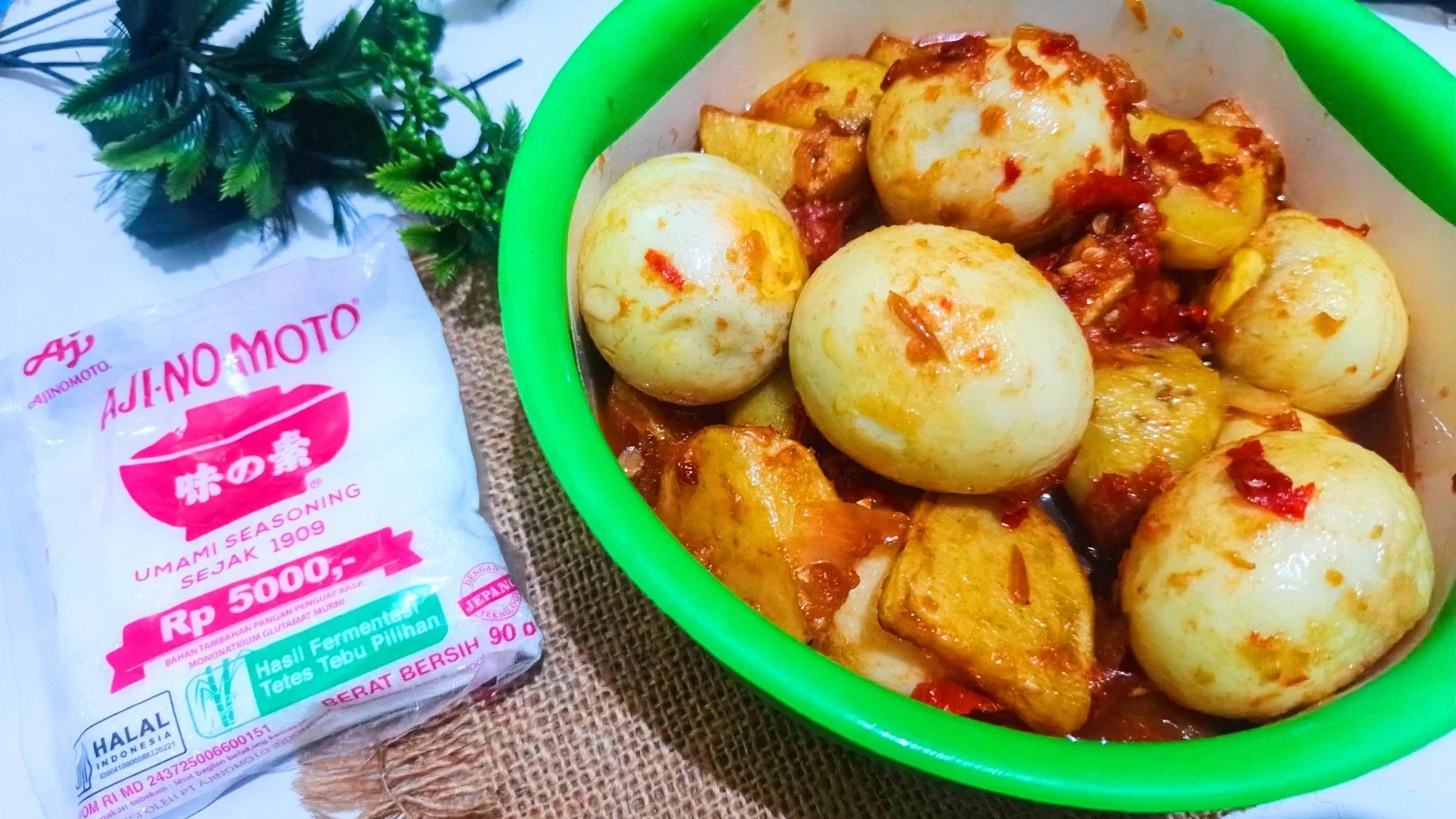 Telur dan kentang balado