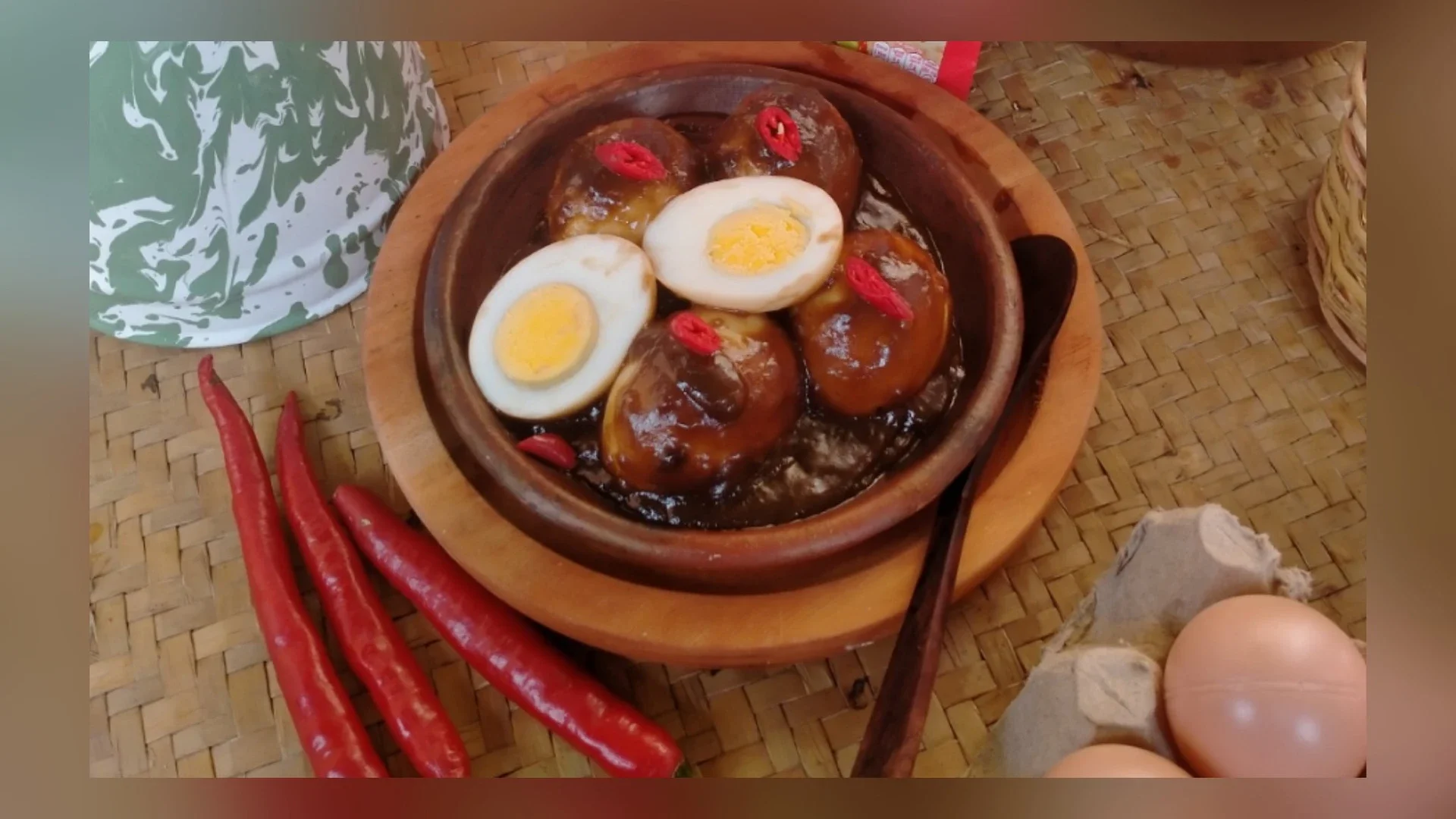TELUR PETIS PEDAS MANIS