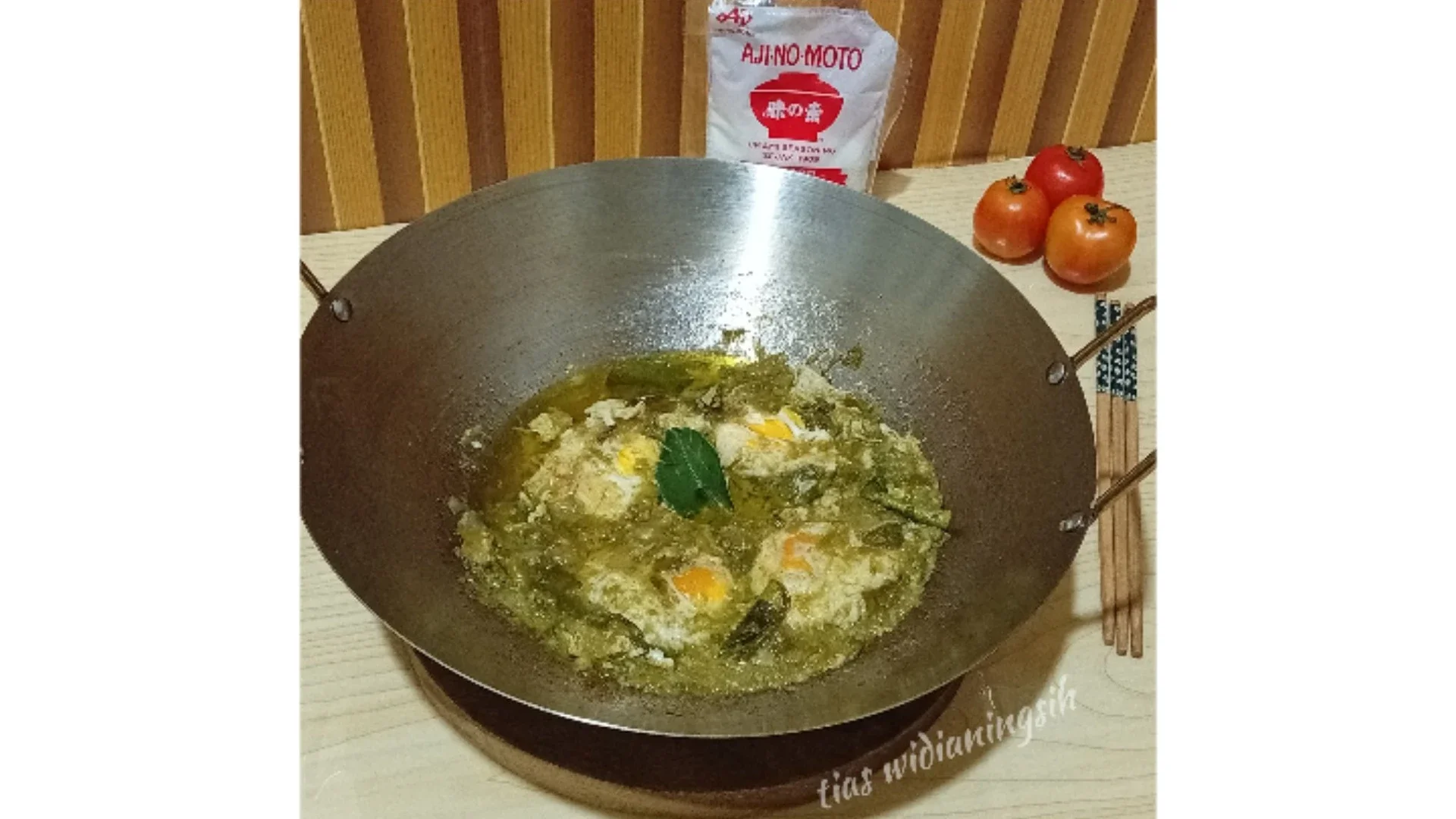 Telur setengah matang bumbu seblak cabe ijo ala Ajinomoto
