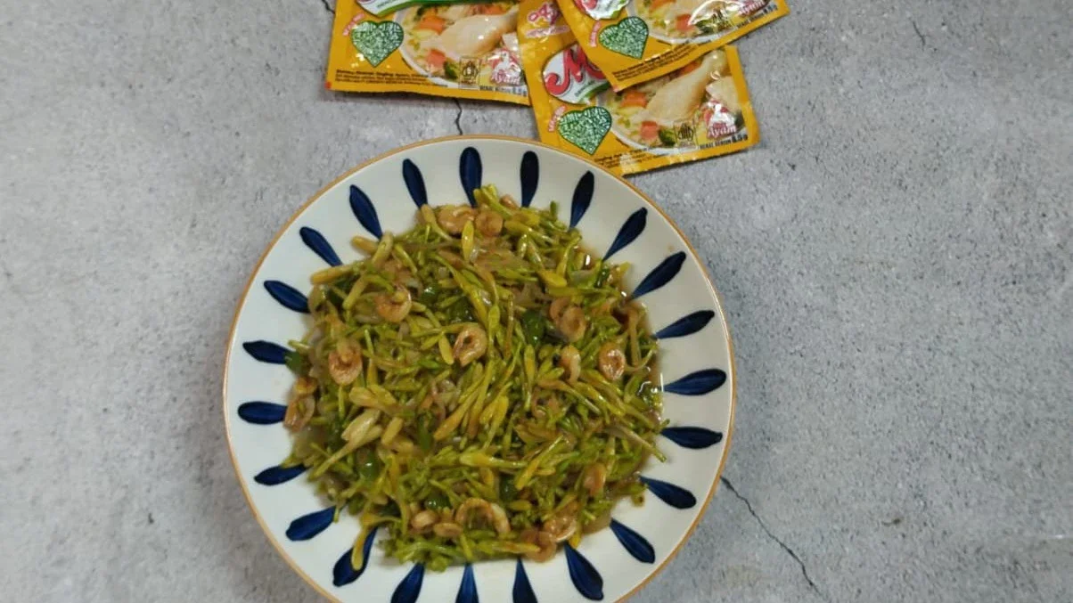 tumis bunga pepaya mix udang kecil