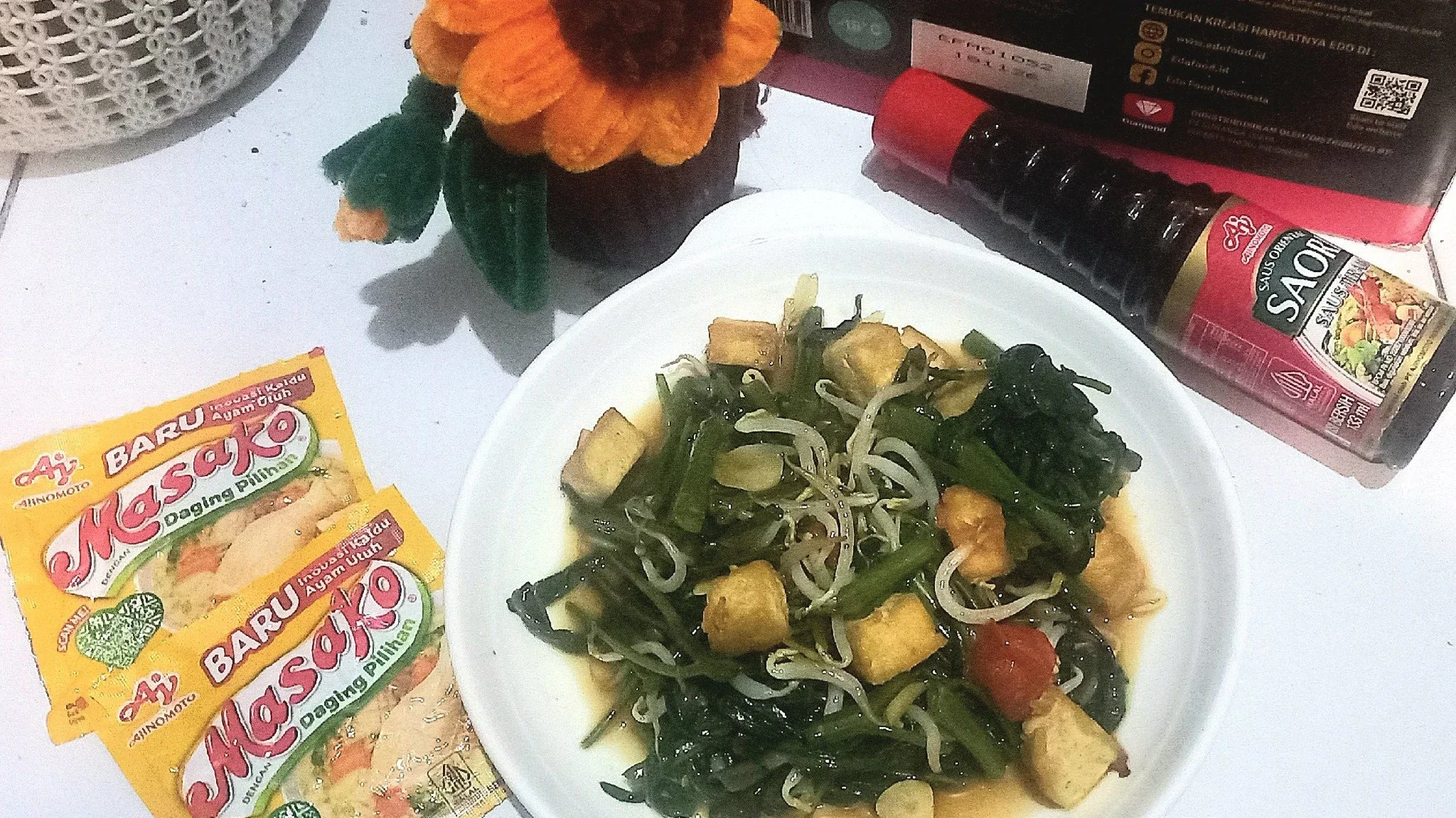 Tumis kangkung toge tahu