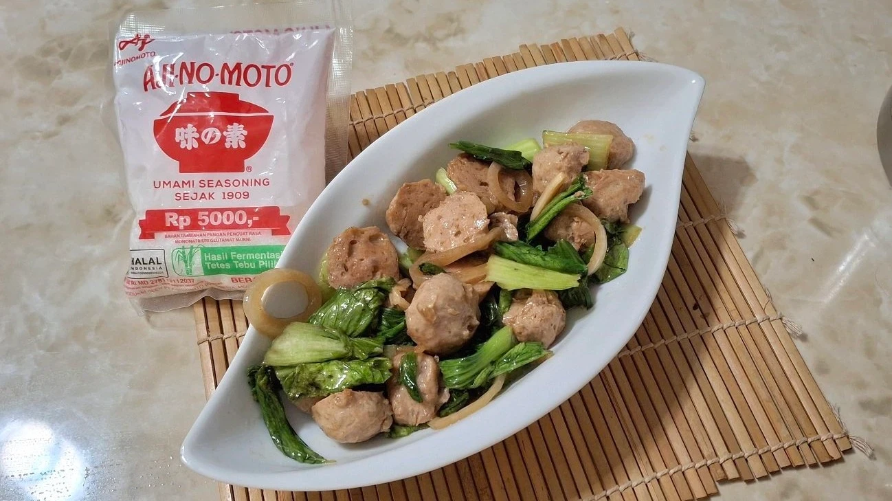 Tumis Pakcoy Bakso Urat ala Ajinomoto