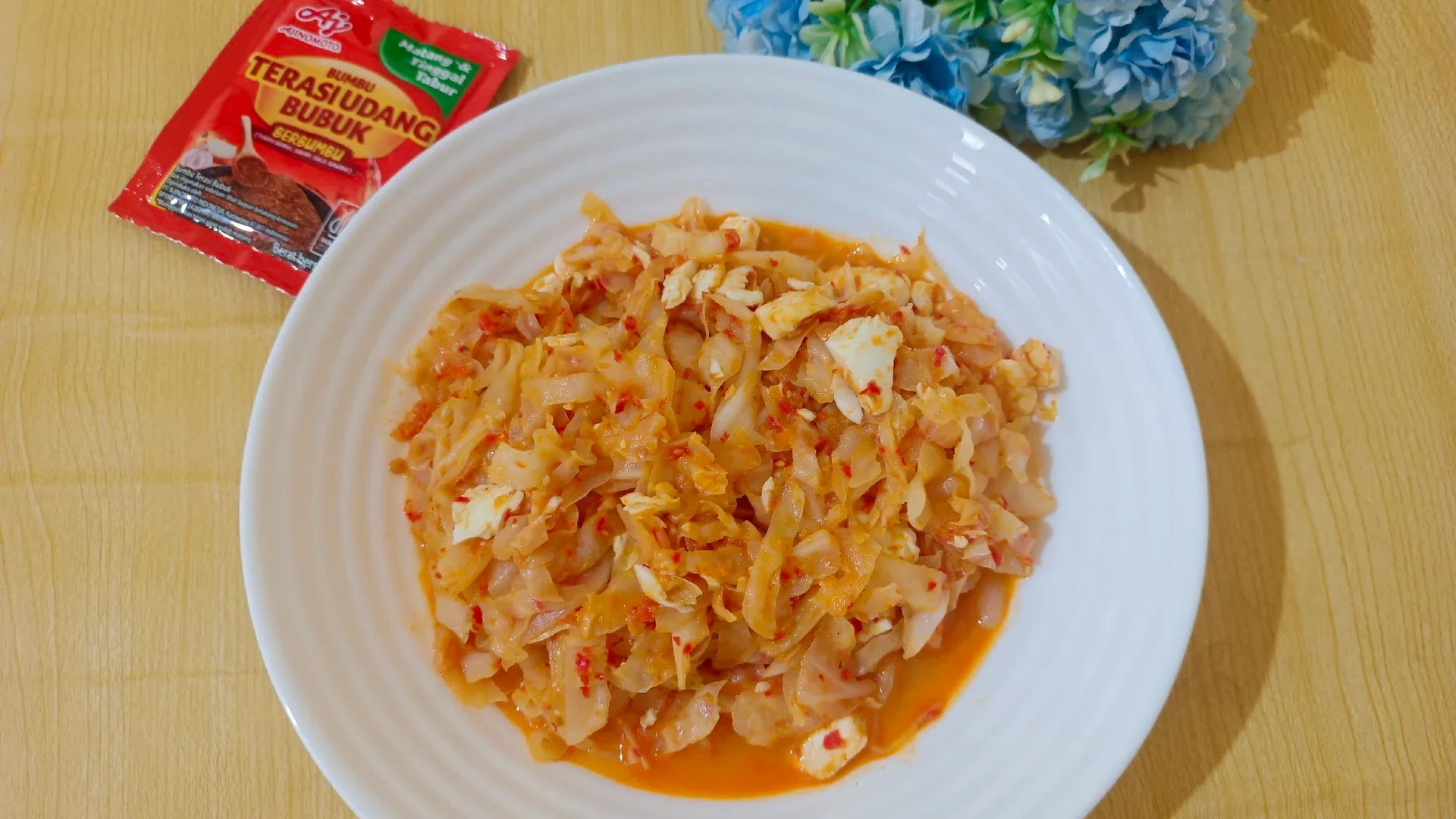 Tumis Pedas Kol Telur Asin Terasi