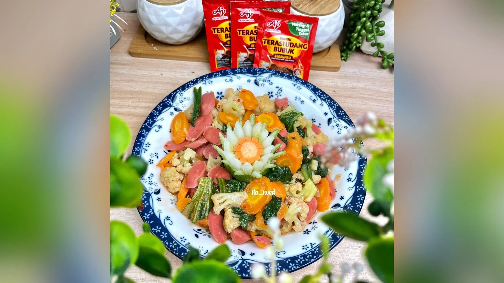 Tumis sayur bumbu terasi