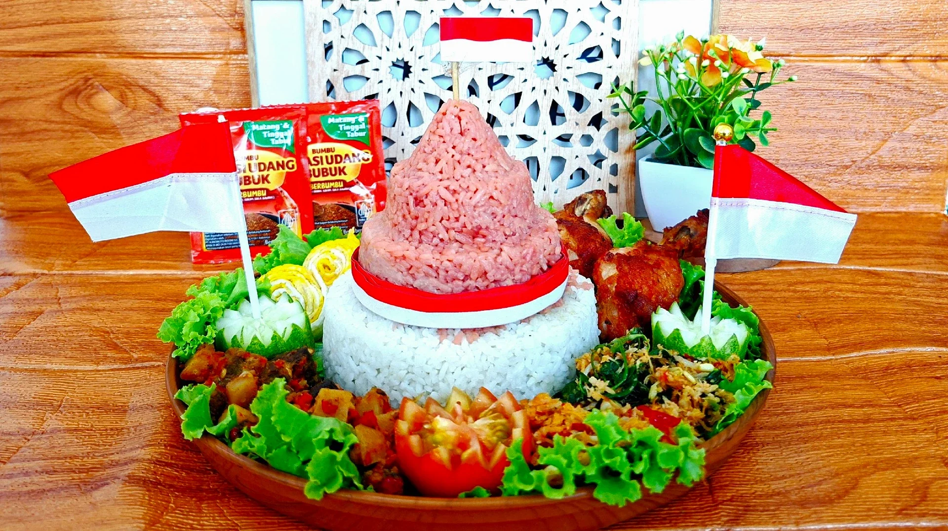 Tumpeng Merah Putih ala Ajinomoto