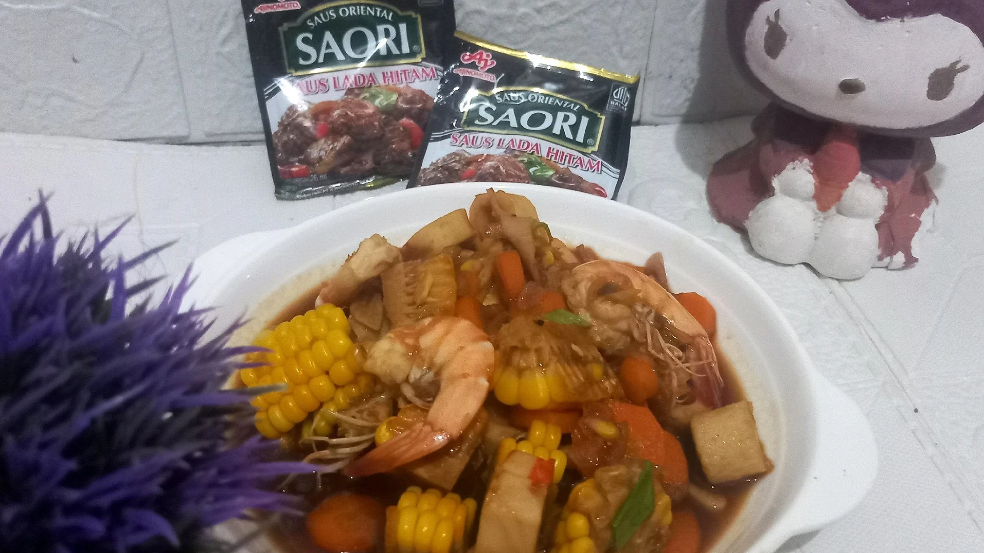 Udang dan Bakso seafood Saus lada hitam
